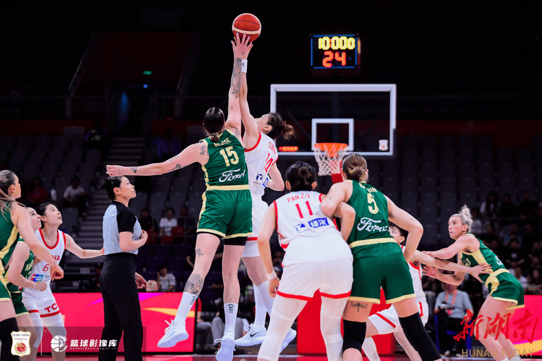 詹姆斯新星最后时刻胜出表现突出，澳大利亚队前途光明！比赛高潮迭起的简单介绍-九游官网网页版登录